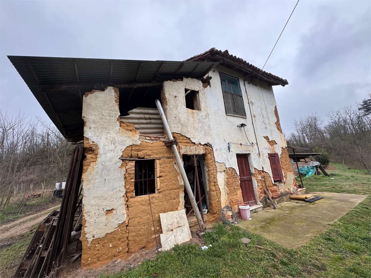 Rustico Panoramico con Terreno a Valmanera, Asti