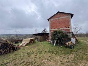 Rustico Panoramico con Terreno a Valmanera, Asti