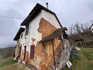 Rustico Panoramico con Terreno a Valmanera, Asti