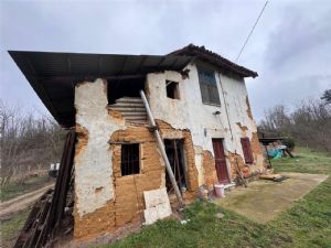 Rustico Panoramico con Terreno a Valmanera, Asti