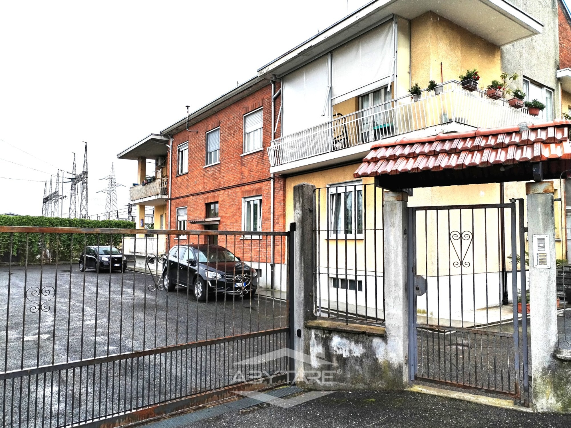 QUADRILOCALE CON DOPPI SERVIZI, MANSARDA E CANTINA