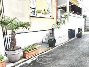 QUADRILOCALE CON DOPPI SERVIZI, MANSARDA E CANTINA