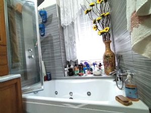 QUADRILOCALE CON DOPPI SERVIZI, MANSARDA E CANTINA