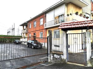 QUADRILOCALE CON DOPPI SERVIZI, MANSARDA E CANTINA
