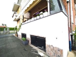 QUADRILOCALE CON DOPPI SERVIZI, MANSARDA E CANTINA