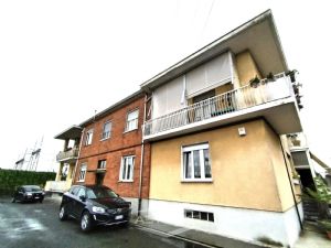 QUADRILOCALE CON DOPPI SERVIZI, MANSARDA E CANTINA