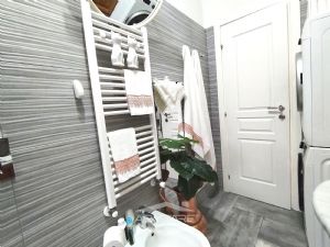 QUADRILOCALE CON DOPPI SERVIZI, MANSARDA E CANTINA
