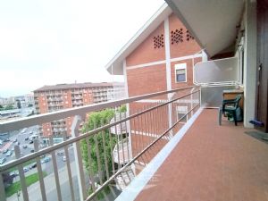 TRILOCALE IN OTTIMO STATO CON VOLENDO BOX AUTO