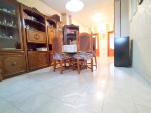 TRILOCALE IN OTTIMO STATO CON VOLENDO BOX AUTO