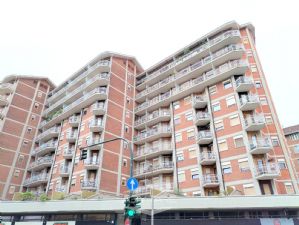 TRILOCALE IN OTTIMO STATO CON VOLENDO BOX AUTO