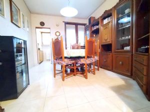 TRILOCALE IN OTTIMO STATO CON VOLENDO BOX AUTO
