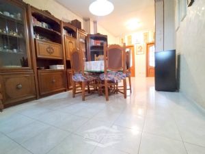 TRILOCALE IN OTTIMO STATO CON VOLENDO BOX AUTO