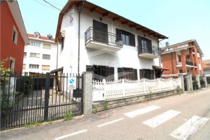 BEINASCO PORZIONE DI BIFAMILIARE AL PIANO TERRENO