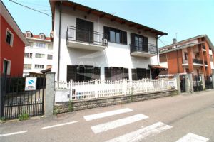 BEINASCO APPARTAMENTO AL PRIMO PIANO CON TERRAZZO
