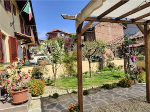 Cascina ristrutturata nelle colline del Monferrato
