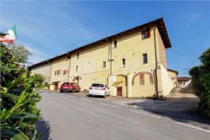 Cascina ristrutturata nelle colline del Monferrato