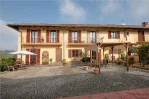Cascina ristrutturata nelle colline del Monferrato