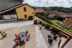 Cascina ristrutturata nelle colline del Monferrato