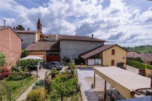 Cascina ristrutturata nelle colline del Monferrato