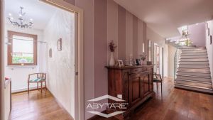 Ampia villa con giardino