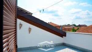 Ampia villa con giardino