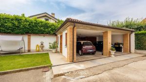 Ampia villa con giardino