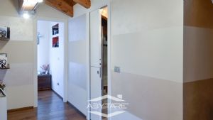 Ampia villa con giardino