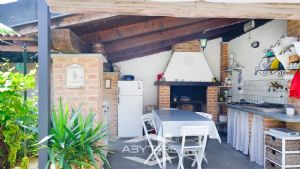 Ampia villa con giardino