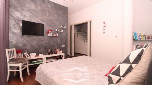 Ampia villa con giardino