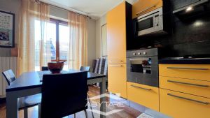 Appartamento bilivello con box auto doppio