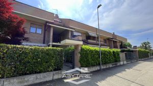 Appartamento bilivello con box auto doppio