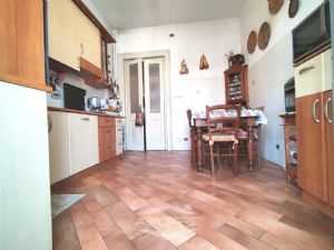 APPARTAMENTO DI 125 MQ CON BOX AUTO ESCLU