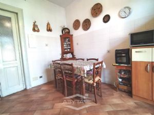 APPARTAMENTO DI 125 MQ CON BOX AUTO ESCLU
