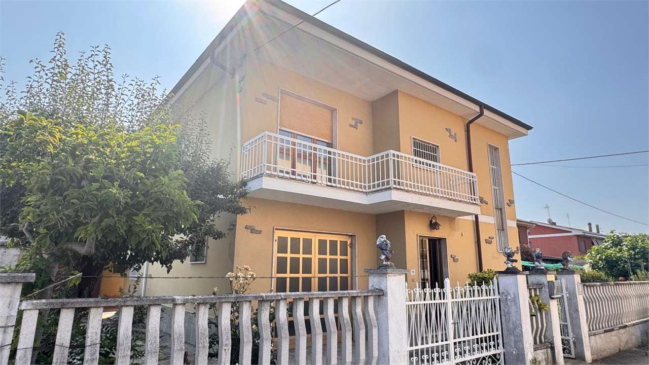 SAN FEDELE-VILLA BIFAMILIARE LIBERA SU 4 LATI