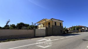 Casa semindipendente libera su 3 lati in vendita in Borgata Ceretto