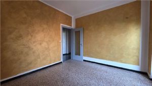 ZONA NORD - 3 LOCALI DA RISTRUTTURARE