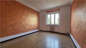 ZONA NORD - 3 LOCALI DA RISTRUTTURARE