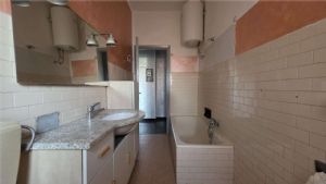 ZONA NORD - 3 LOCALI DA RISTRUTTURARE