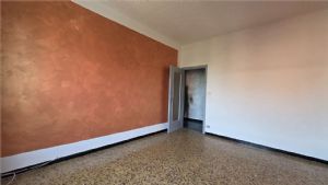 ZONA NORD - 3 LOCALI DA RISTRUTTURARE