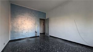 ZONA NORD - 3 LOCALI DA RISTRUTTURARE