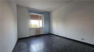 ZONA NORD - 3 LOCALI DA RISTRUTTURARE