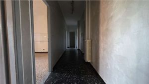 ZONA NORD - 3 LOCALI DA RISTRUTTURARE