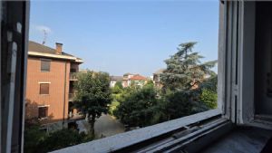 ZONA NORD - 3 LOCALI DA RISTRUTTURARE
