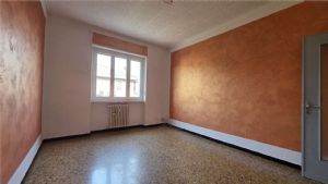 ZONA NORD - 3 LOCALI DA RISTRUTTURARE