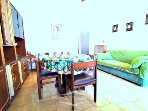 TRILOCALE CON VOLENDO BOX AUTO