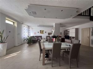 Porzione di cascina ristrutturata in vendita Revignano