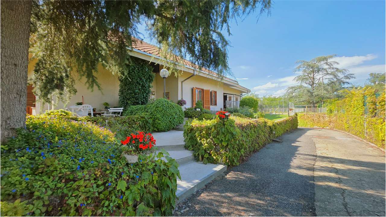 Villa indipendente a pochi minuti dalla città