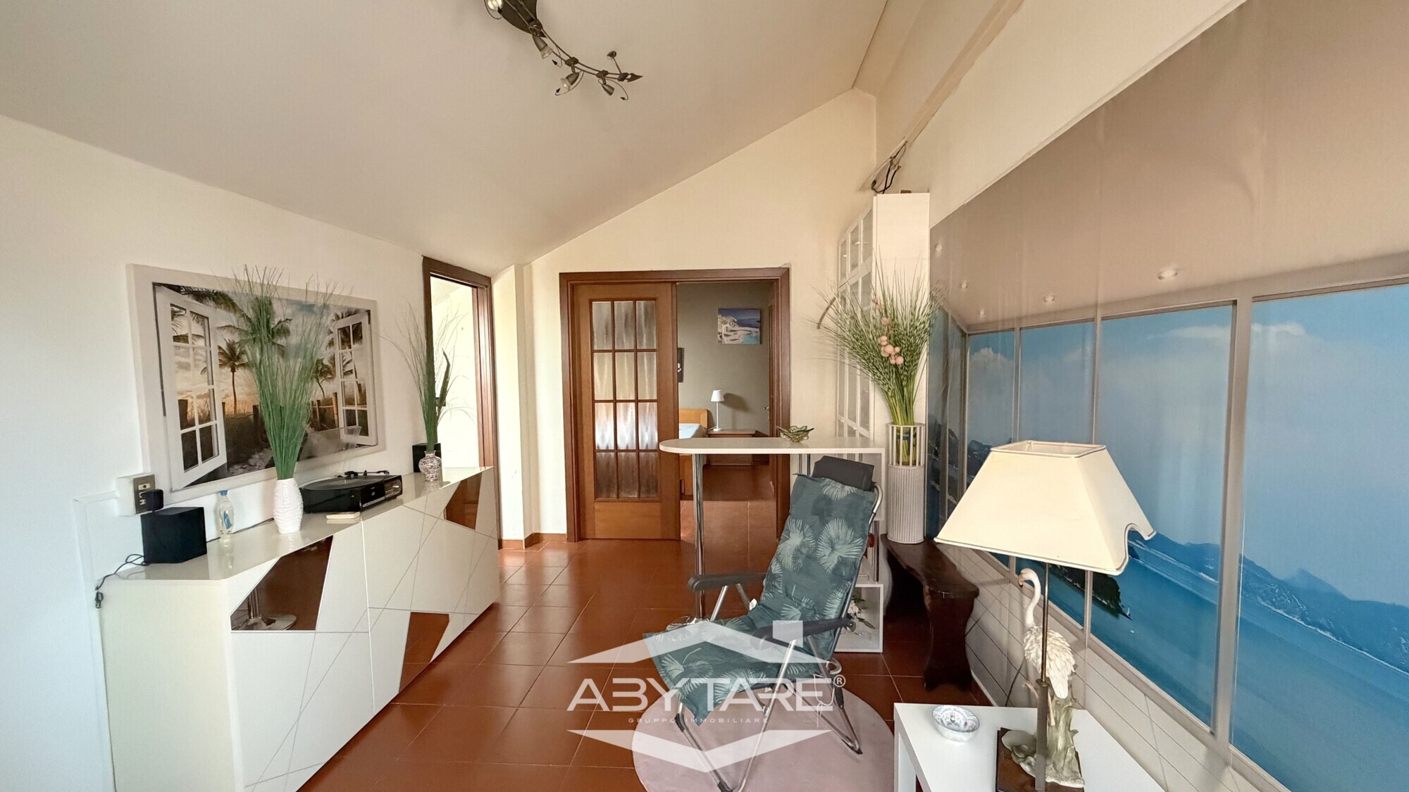Appartamento bilivello con box auto