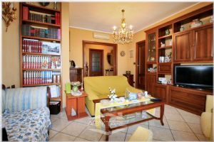 Appartamento panoramico su due livelli con terrazzi Torino Via Rignon 10