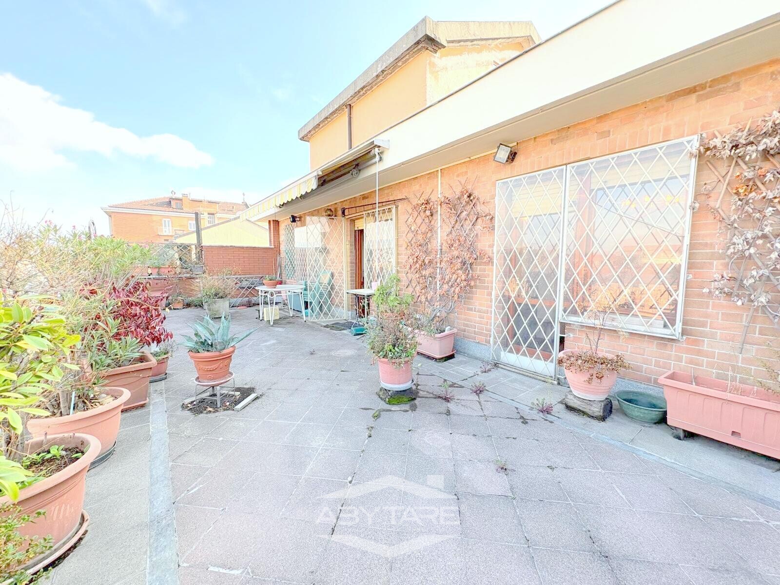 ATTICO DI 120 MQ CON TERRAZZO DI 50 MQ E BOX AUTO ESCLUSO DAL PREZZO